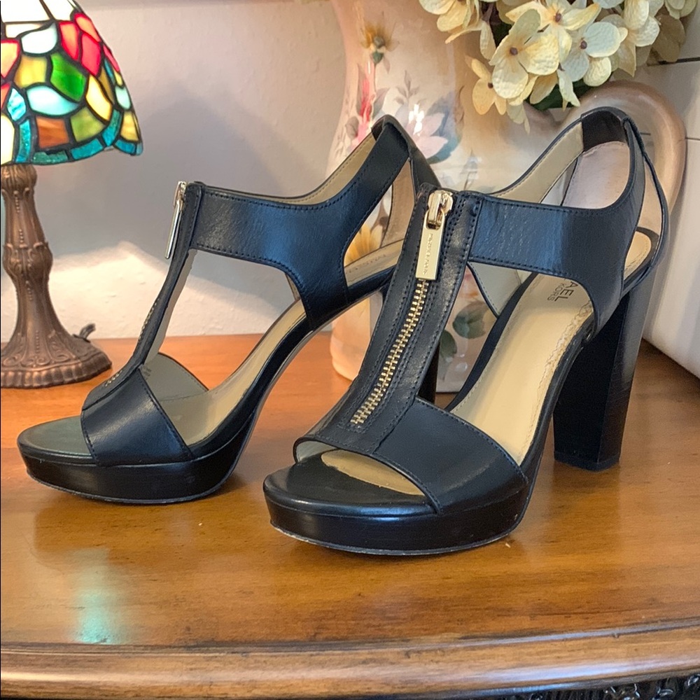 MICHAEL Michael Kors | Berkley Mid Platform T-Strap Black Leather Sandals 👡